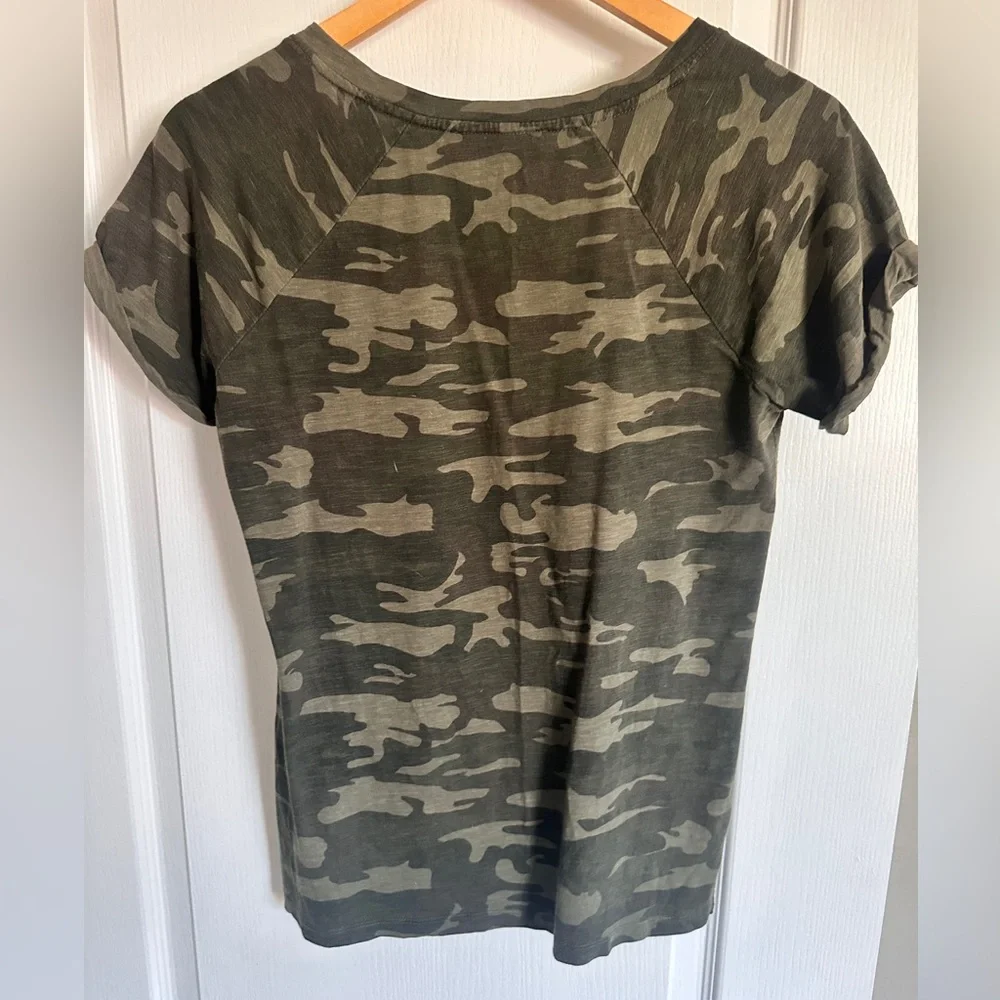 Sanctuary xS Camo V-Neck T-Shirt - Picture 2 of 6